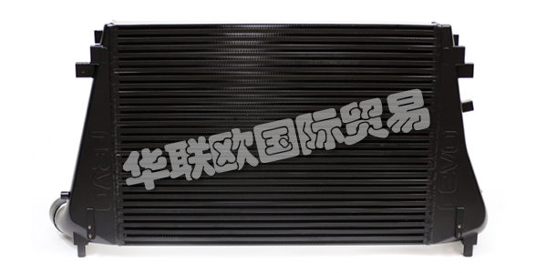 REVO成立于2002年，是汽車后市場行業(yè)的先驅。REVO軟件和硬件解決方案可以協(xié)調(diào)工作，以釋放引擎的真正潛力。使用最新技術和設施在內(nèi)部進行設計，硬件和軟件工程師均在其專業(yè)領域擁有豐富的經(jīng)驗。REVO以提供能夠滿足其客戶要求的高性能并確保使用壽命和可駕駛性為目標的產(chǎn)品而感到自豪。下文為您介紹REVO中冷器。